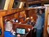 Blick vom Niedergang nach vorn, rechts der Salon, links Navi und davor die Pantry